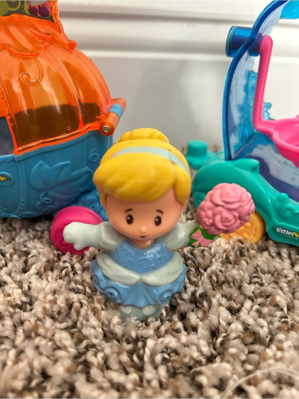 Fisher price Little people princess floats, rapunzel, Cinderella, Ariel